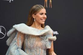 Купальник sela р s (calzedonia victoria secret). Victoria Swarovski Was Steckt Hinter Dem Erfolg Der Let S Dance Moderatorin