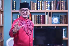 Hingga kemudian ia dibantu jamaah pada saat itu juga. Kyiugz2skerzm
