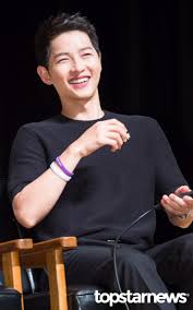 Les dix anneaux ne sont pas vos terroristes typiques. Song Joong Ki ì†¡ì¤'ê¸° Hancinema