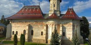 Mai multe informaţii şi galerie foto. Manastirea Sfantul Ioan Cel Nou Suceava Voievod Park