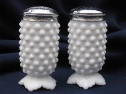 Novelty salt and pepper shakers, salt and pepper shaker in one color: Vintage Fenton Milk Glass