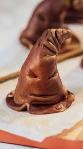 Mini Sorting Hat Cakes Recette Avec Images Nourriture De Harry Potter Harry Potter Gateau Gateau D Anniversaire Harry Potter