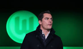 Die deutschen nationalspieler nehmen den vorfall hingegen mit erheiterung zur kenntnis, wie die süddeutsche zeitung meldet. Vfl Wolfsburg Schafer Bevorzugt Spateren Schmadtke Abgang Fussball International Serios Kompaktfussball International Serios Kompakt