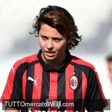 Valentina giacinti, capitano del milan femminile valentina giacinti, capitano del milan femminile, è uscita dal campo ieri sera al 75′ del match interno contro il tavagnacco: Milan Femminile Giacinti Il Derby Dei Miei Sogni Con Lo Stadio Pieno Tuttomercatoweb Com