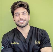 Amanda Deeb's Instagram, Twitter & Facebook