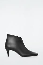 ANKLE BOOTS MIT KARREEFÖRMIGER ZEHENPARTIE - SCHWARZ | COS