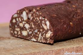 Il plumcake soffice al cioccolato è un dolce goloso con tante gocce di cioccolato e con un gusto intenso di cacao! Ingredienti E Ricetta Salame Di Cioccolato Dolce