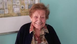 Adelaide joão, nome artístico de maria da glória pereira silva (lisboa, 27 de julho de 1921), é uma actriz portuguesa. Uufhhy0o3qdnym