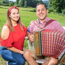 Liebesbotin arabella kiesbauer hat auch 2020 die einsamen herzen des landes zum höherschlagen gebracht. Bauer Sucht Frau Philipp Petra Eine Wunderschone Lovestory Aus Der Staffel Alle Videos Findet Ihr Hier Https Bit Ly 2xykshn Facebook