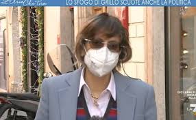 Lanciato nel mondo della televisione nel 1977, raggiunse in pochi anni una grande popolarità. Kdbrn4nxbbb0qm