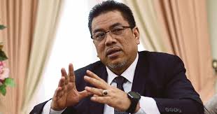 Specialize in rakyat, pembangunan and perkhidmatan awam. Program Ketua Menteri Melaka Ditangguhkan