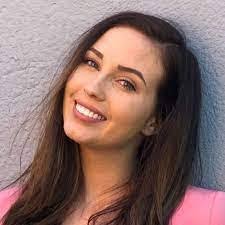 Diana Mizell's Instagram, Twitter & Facebook