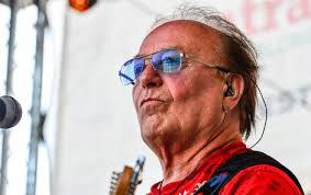 Petr janda was born on may 2, 1942 in prague, protectorate of bohemia and moravia. Zpoved Petra Jandy 78 Zivot Plny Drog A Zen Ahaonline Cz