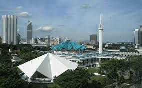 Masjid yang satu ini dikenal mirip dengan masjid sultan ahmed yang berada di turki. 3 Masjid Di Kota Kuala Lumpur Malaysia Yang Bersejarah