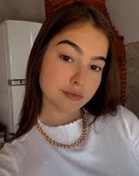 Amelia Stephenson's Instagram, Twitter & Facebook