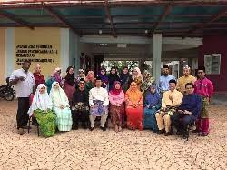 At the early stages the faculty consisted of three departments, comprising the education department, social sciences department and the language department. Galeri Fakulti Pengajian Pendidikan