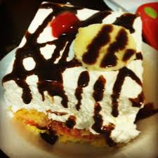 Banana Split Cake Two Layers In This Order Pound Cake Sliced Into 1 2 Inch Slices Chopped Strawberries Ba Banana Split Cake Summer Desserts Banana Pudding