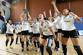 Originalmente era praticado principalmente pelo sexo feminino. Pinheiros E Campeao Do Brasil Invicto No Handebol Feminino Esporte Clube Pinheiros