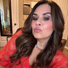 Desiree Muth's Instagram, Twitter & Facebook