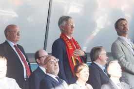 Koning filip kwam de voetballers en stafleden succes. Koning Filip Woont Denemarken Belgie Bij En Valt Op Tijdens Het Nieuwsblad Mobile