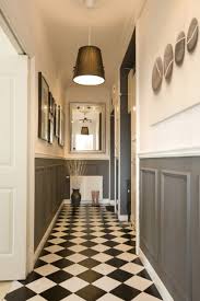 Couloir Gris Et Blanc Idees Deco Et Conseils Pour Un Couloir Moderne Couloir Gris Gris Blanc Deco Parquet