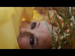 Listen now with amazon music. Ornella Vanoni Un Sorriso Dentro Al Pianto 2021 Imvdb