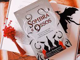 Sombra e ossos é o primeiro livro da série. Eu Pratico Livroterapia Leitura Coletiva Sombra E Ossos Trilogia Grisha 1 Leigh Bardugo