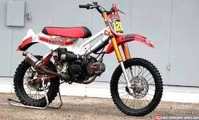 Motornya semua dari bahan bekas, seperti stang sepeda karena kan di bengkel ada onderdil, kata kevin. 7 Modifikasi Motor Bebek Tagar Berita