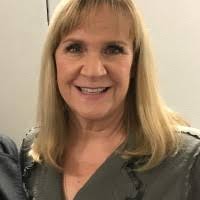 100+ perfiles de «Adrianne»