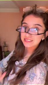 Diviértete con Hannisha y la Música Numa Numa