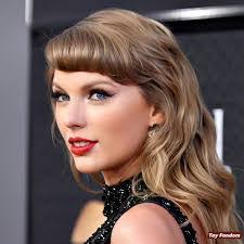 Lorna Thorne's Instagram, Twitter & Facebook