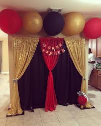 Black And Gold Backdrop Ideas The Academy Award Goes To Balloons Gold Black Red Academyaward Backdrop Events Eventpl Red Birthday Party Red Carpet Theme Party Prom Backdrops