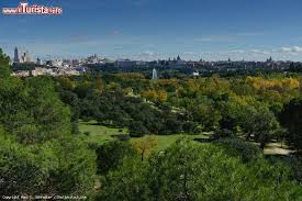 It gets its name 'country house' because it was once a royal hunting estate, located just west of the royal palace of madrid. Casa De Campo Madrid Cosa Vedere Guida Alla Visita