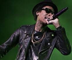 Wiz khalifa received mainstream success for his debut single for atlantic records, black and yellow which debuted at number one on the billboard hot 100. Wiz Khalifa Birthday Age Height Details