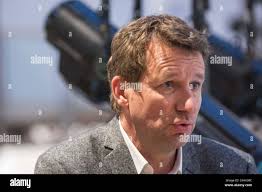 PARIS, Frankreich, 20. Dezember 2017: Nicolas Logo auf Ihren Shop auf der  Rue de Rivoli Allee. Nicolas ist ein französischer Wein Händler weltweit  etabliert, Sellin Stockfotografie