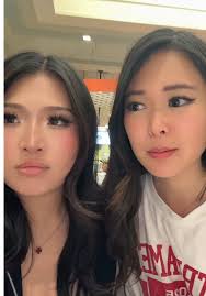 Extra Emily and Nina Agent