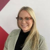 Anna Reddick's Instagram, Twitter & Facebook