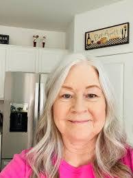 Lori Greathouse's Instagram, Twitter & Facebook