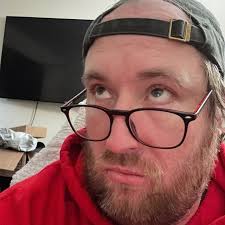 Name a line from Heated Rivalry that you'll be using in 2026 around your  friends without any context. Mine is, “Sir, I'm just a bellboy!” And when  anyone asks me how I'm