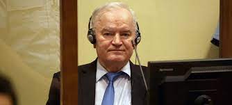 Ratko mladić, bivši komandant vojske republike srpske, osuđen je pravosnažno pred sudom u hagu na doživotnu kaznu zatvora zbog genocida u srebrenici i ratnih zločina u bosni. Kqodvx Nyd Ntm
