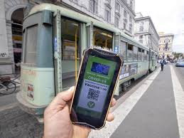 L'obbligo di green pass per i luoghi a rischio assembramento ottiene il via libera dei presidenti di regione. J8spyzvmwsjnsm