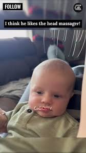 His reaction is too good🥹😂