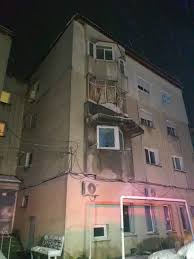 La 112 au fost primite patru apeluri de la locuitori din zona far, speriaţi că se aud explozii în subteran şi ies flăcări şi fum din pământ. Explozie Intr Un Bloc Din Medgidia Video