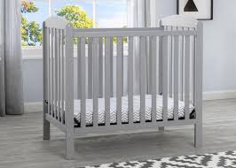 Working With Limited Square Footage No Problem This Mini Crib With Mattress From Delta Children Delivers The Same Versatilit In 2020 Mini Crib Cribs Toddler Mattress