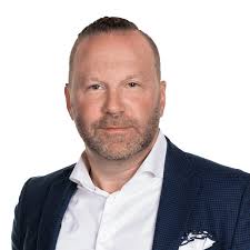 Lewis Rosen's Instagram, Twitter & Facebook