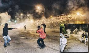 Roman Candle Shootout Between Two Gangs In Chicago Caught On Video Daily Mail Online