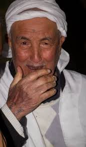 اللهمّ أبدله داراً خيراً من داره، وأهلاً خيراً من أهله، وأدخله الجنّة،  وأعذه من عذاب النّار. اللهمّ عامله بما أنت أهله، ولا تعامله بما هو أهله.  اللهمّ اجزه عن الإحسان إحساناً، وعن