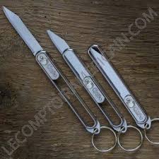 Ce Petit Couteau Retractable N Est Pas Un Gadget Mais Un Veritable Petit Canif Il Est Produit Dans La Meme Societe Depuis Couteau De Poche Couteau Porte Clef