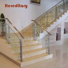 This stair railing successfully intersects a laidback, beachystyle (greyed out wood looks like driftwood) with cottage, barn, or farmhouse appeal in the x design. åº·ç†™å­—å…¸ Kangxizidian 43 Stair Steel Railing Design With Glass