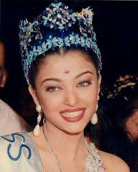 Let's take a trip down memory lane to 1994, the year Aishwarya Rai became  Miss World and forever etched her name in our hearts. 👑✨ Her ethereal  looks, graceful demeanour, and intelligence